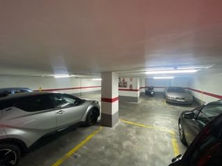 Plaza garaje para coche mediano/pequeño
