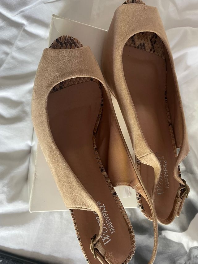 3 pares de zapatos , sandalias