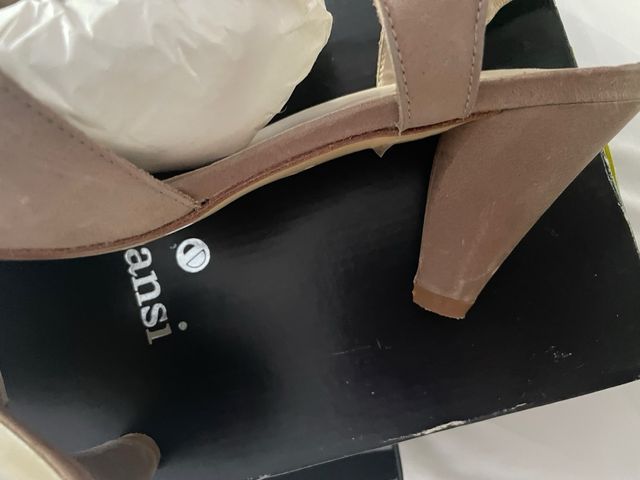 3 pares de zapatos , sandalias