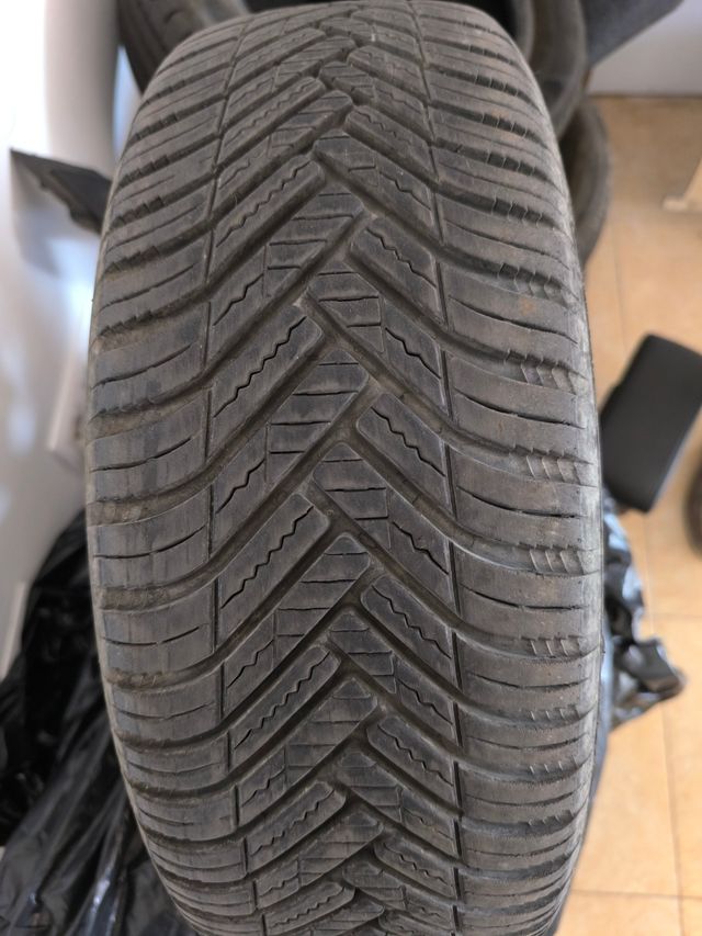 Juego de llantas y neumáticos