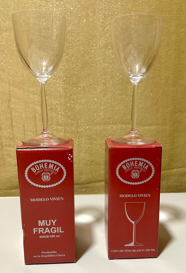 Dos copas de vino originales de Bohemia.