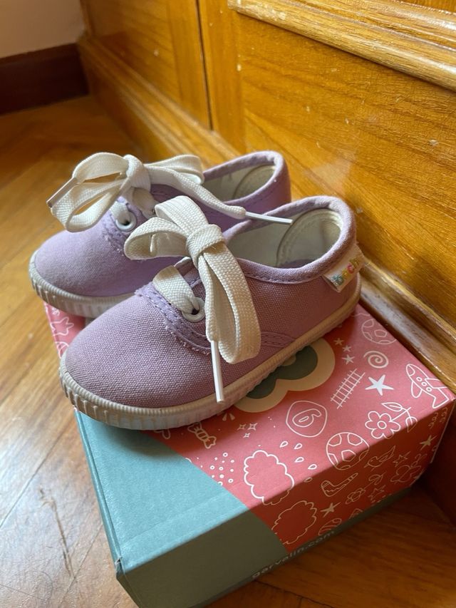 Zapatillas lona moradas talla 20 para bebé