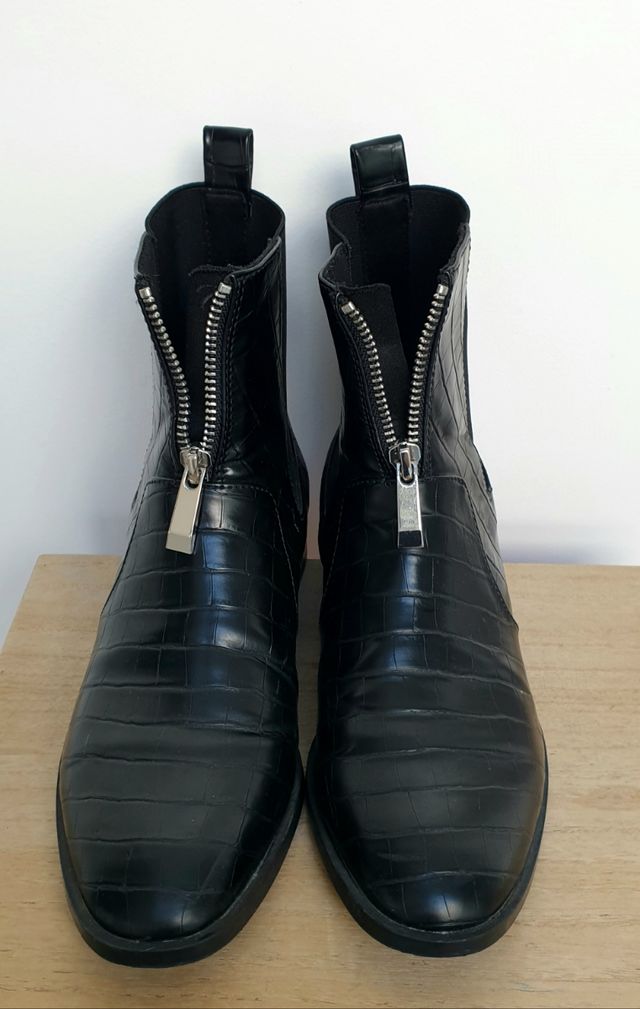 Botines Stradivarius negros efecto cocodrilo