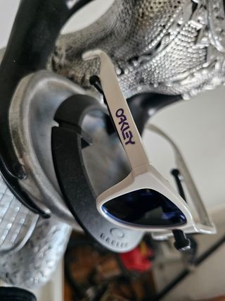 Frogskins Oakley Heritage Polished White Original.