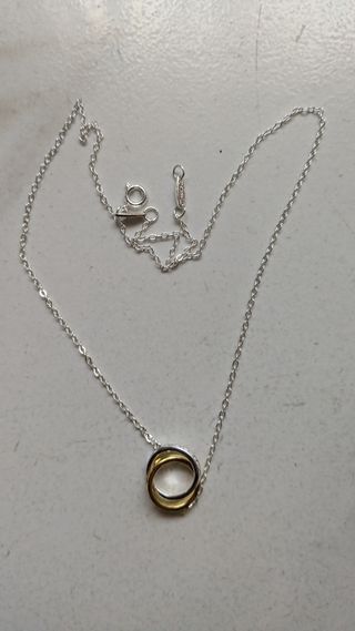 Collar dorado y plateado