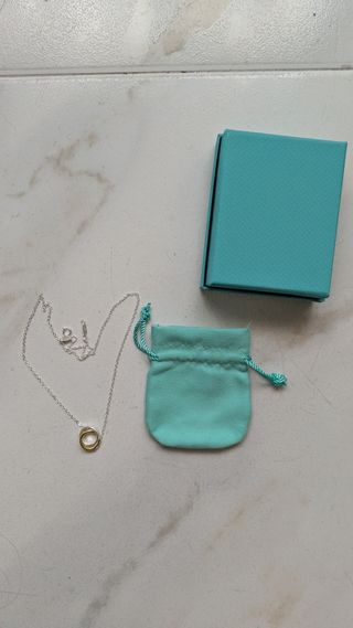 Collar dorado y plateado