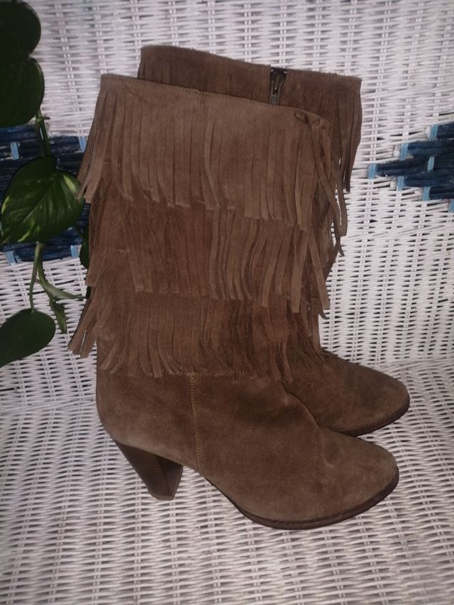 Botas flecos serraje ante