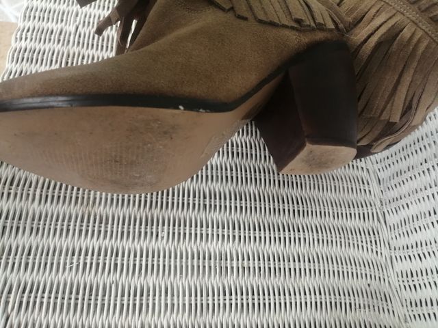 Botas flecos serraje ante
