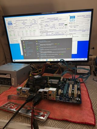 Gigabyte EG41MFT-US2H + 2GB RAM DDR3 + Pentium Dua