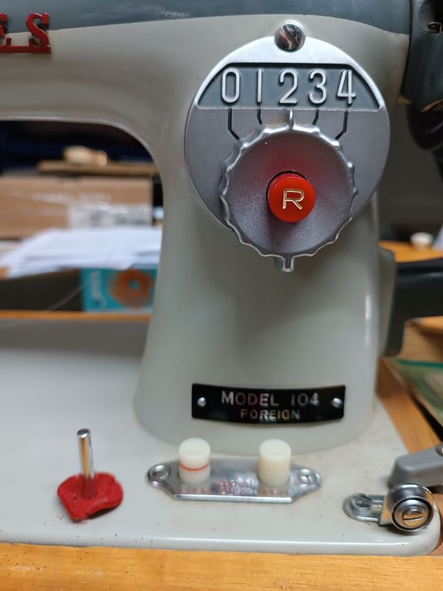 Máquina de Coser Jones Modelo 104