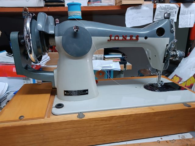 Máquina de Coser Jones Modelo 104