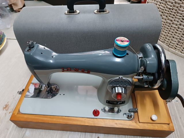 Máquina de Coser Jones Modelo 104