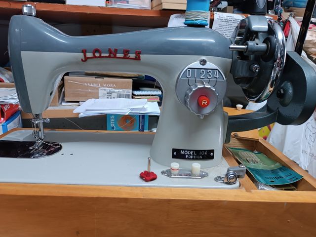 Máquina de Coser Jones Modelo 104