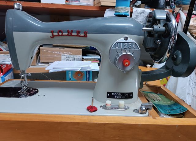 Máquina de Coser Jones Modelo 104