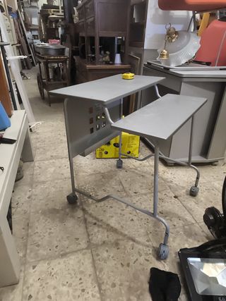 Scrivania a doppia altezza in formica