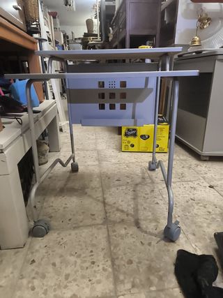 Scrivania a doppia altezza in formica