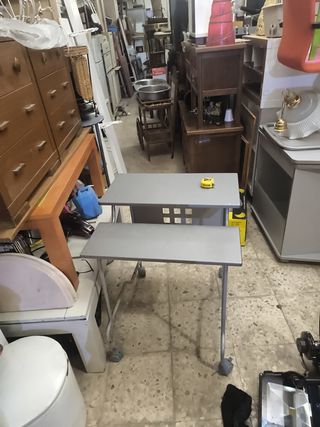 Scrivania a doppia altezza in formica