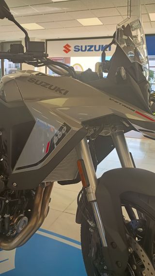 SUZUKI V STROM 800 TECH
