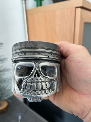 Cenicero Calavera Pistón