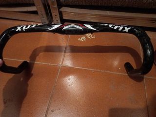Manillar carbono con cableado interno 