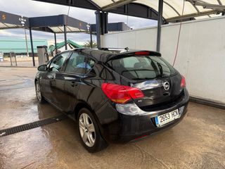 Opel Astra 2011
