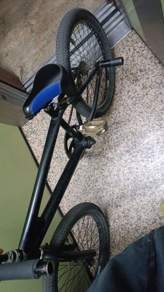 Bicicleta BMX negra