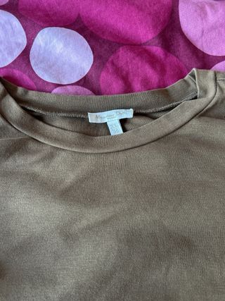 Camiseta verde oliva - talla Xl, talla muy pequeña