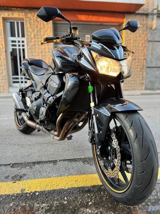 Kawasaki Z750 - Moto Negra 2011
