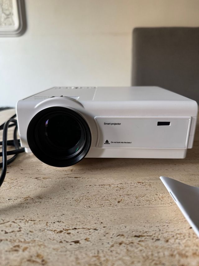 Proyector Smart L36P Full HD + trípode