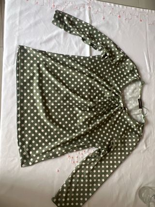 Blusa lunares verde-blanca