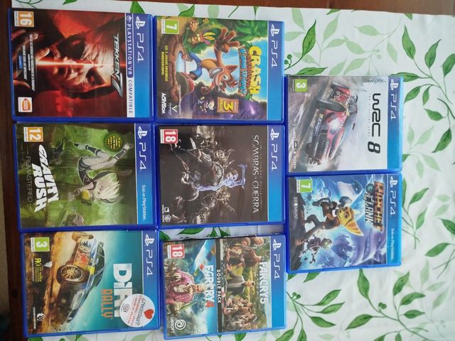 PS4 (PlayStation 4) + 2 mandos + juegos