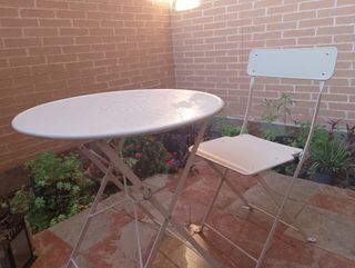 Mesa y 2 sillas terraza metal blancas