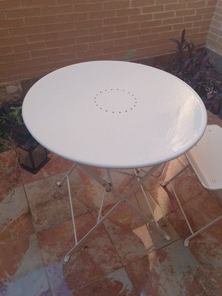 Mesa y 2 sillas terraza metal blancas
