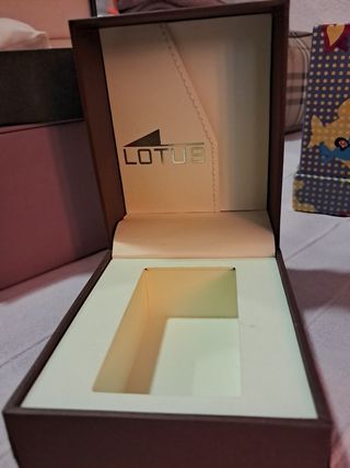 Caja reloj Lotus marrón