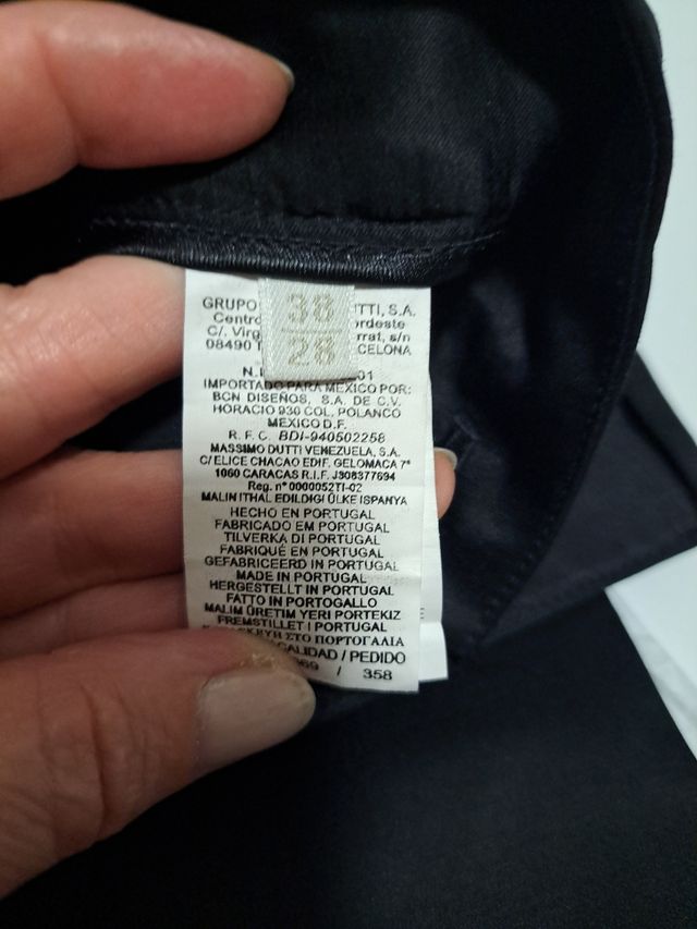 Pantalones de vestir corte recto.