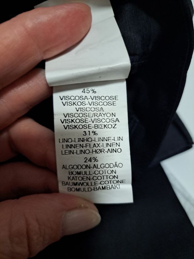 Pantalones de vestir corte recto.