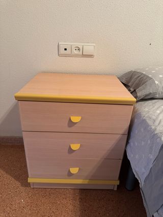 Muebles habitación infantil: escritorio + mesita