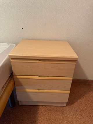 Muebles habitación infantil: escritorio + mesita