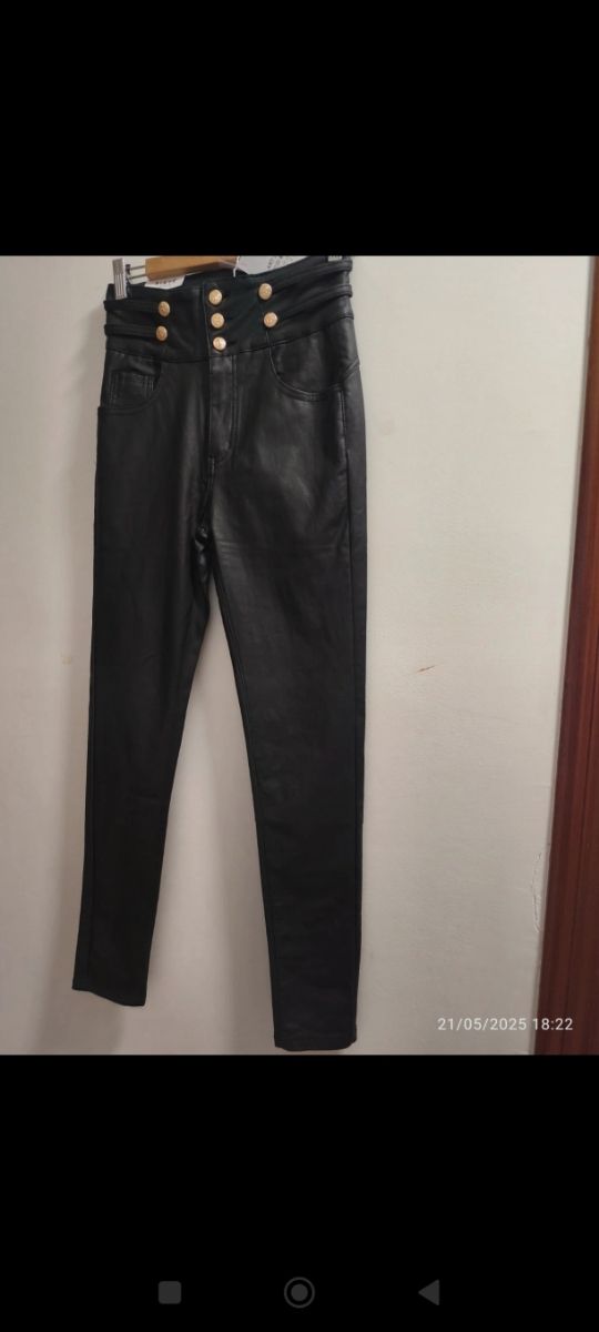 Pantalones negros polipiel /talla 42 tallan 38 /40