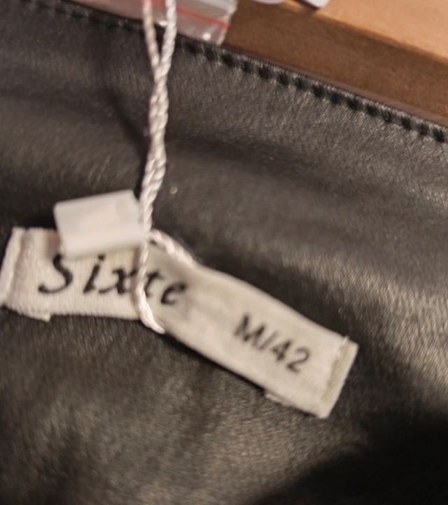 Pantalones negros polipiel /talla 42 tallan 38 /40