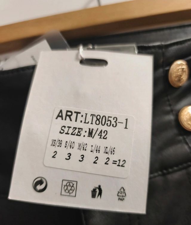 Pantalones negros polipiel /talla 42 tallan 38 /40