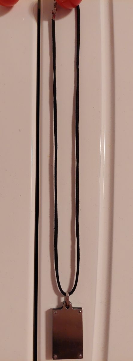 Collar con dije lagarto dorado