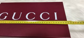 Caja y bolsa Gucci