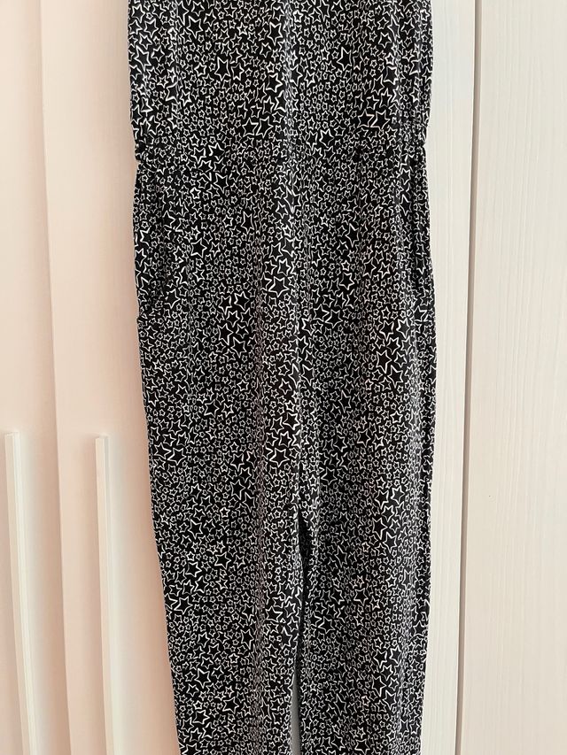 Mono negro y blanco estampado