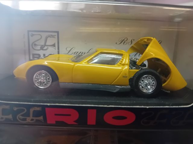 Auto in miniatura RIO in scala 1:43