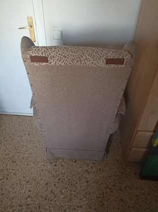 Sillón orejero beige