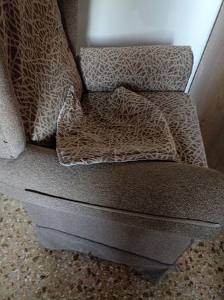 Sillón orejero beige