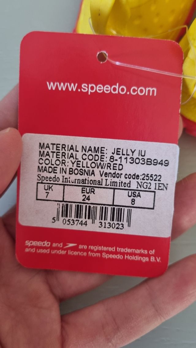 Escarpines speedo nuevos con etiqueta número 24