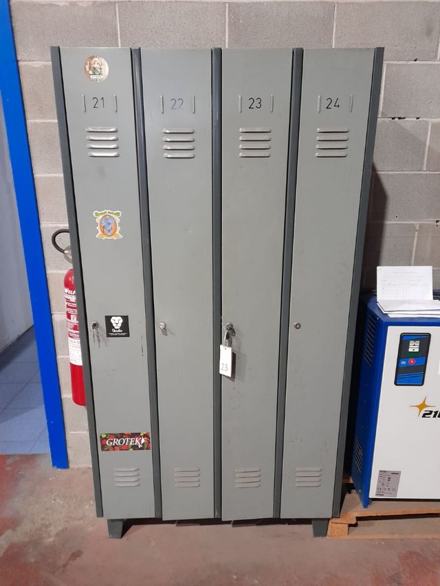 Taquilla metálica- 4 puertas