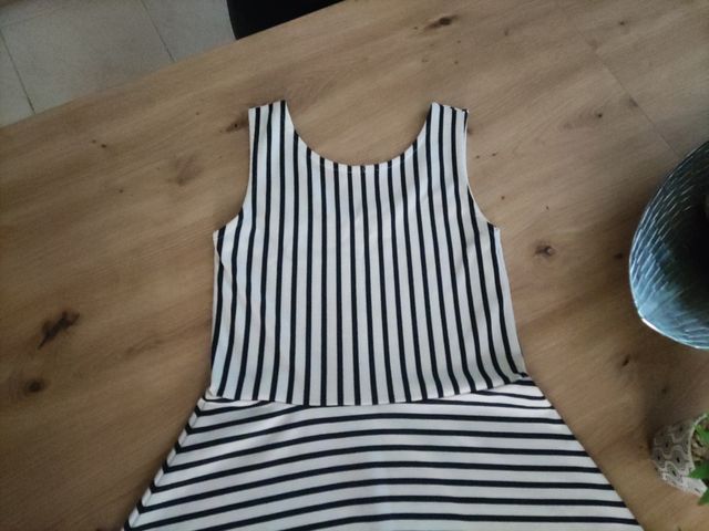 Vestido rayas blanco/azul marino, 10-12 años.